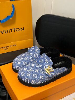 Louis Vuitton. Fleece-Lined Slippers｜Wear Luxury on Your Feet